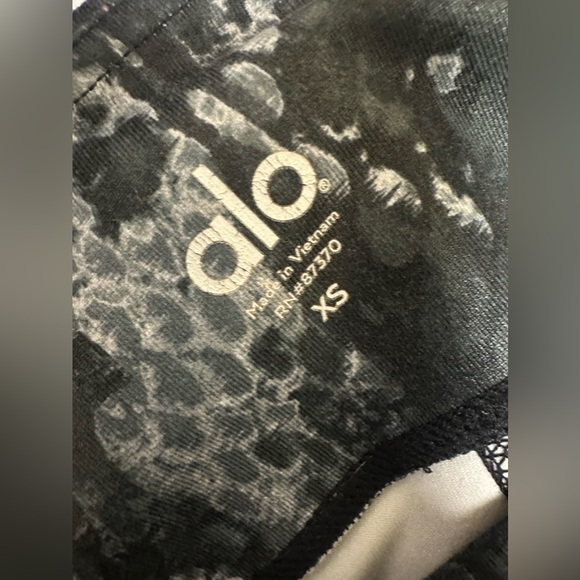 Alo Yoga Goddess Black Python Glossy Leggings🪻 - Picture 7 of 8